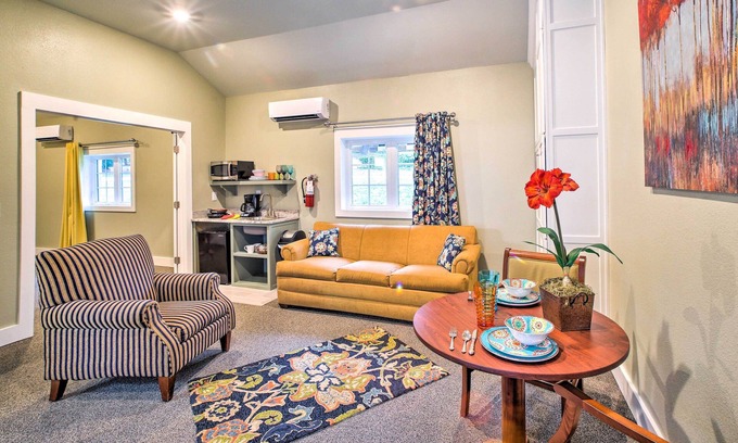 Downtown Branson Cottage | Steps to Branson Landing: Cozy Downtown Cottage!