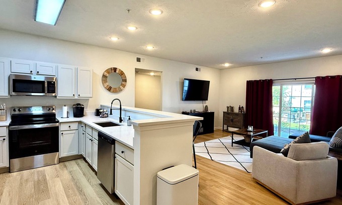 Starkville Condo | Steps to Campus - Newly Renovated 3BR-3.5BA First Floor Condo on Bulldog Way