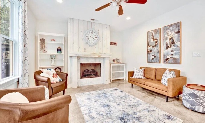 Cooper-Young Historic District House | Steps to Cooper Young! Private Retreat Zoo