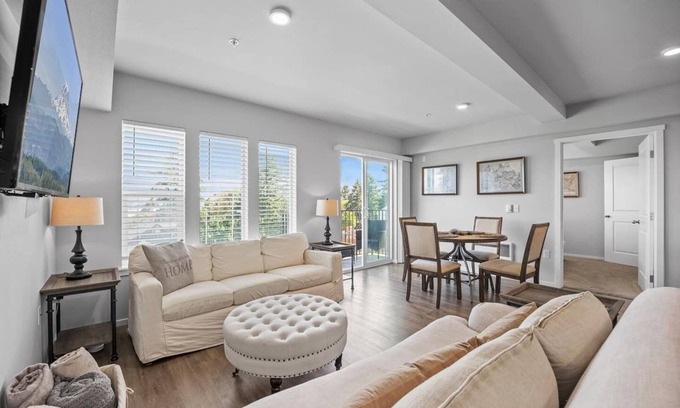 Eastside Condo | Steps to Dome Breathtaking views + parking + AC!