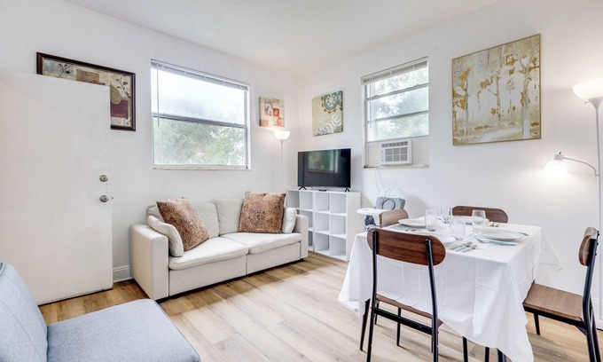 Riverside Condo | Steps to Food & Shops: Cozy Condo in Jacksonville!