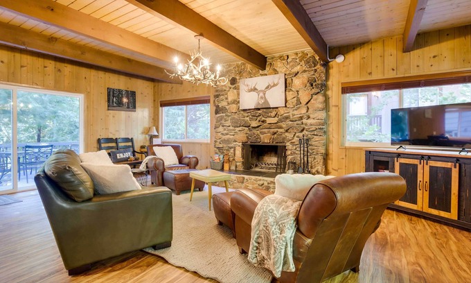 Cedar Glen Cabin | Steps to Lake Arrowhead: Cabin w/BBQ!