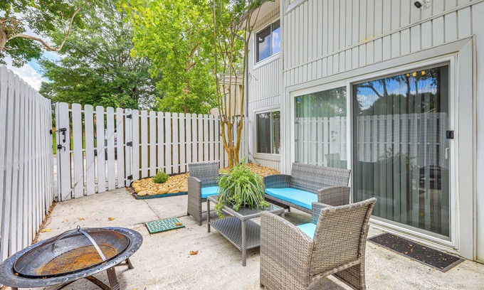 Conyers Condo | Steps to Park: Dog-Friendly Condo in Conyers!