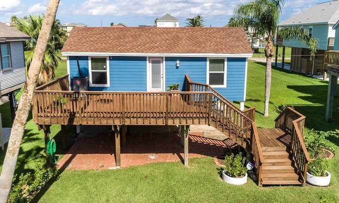 Galveston House | Steps to Sand: Galveston Beach Bungalow!