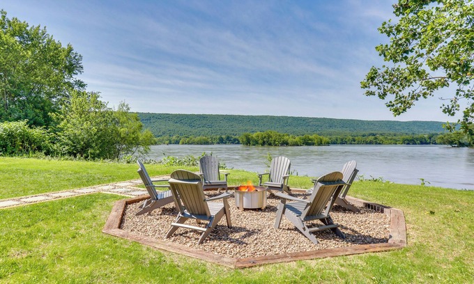 Dauphin House | Steps to Susquehanna River: Hot Tub Hideaway!