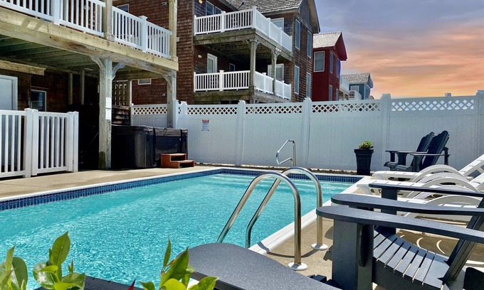 Nags Head House | 💥Steps to the Beach🌊HEATED Pool Included! Elevator⚓Golf Cart💥Ocean Views!