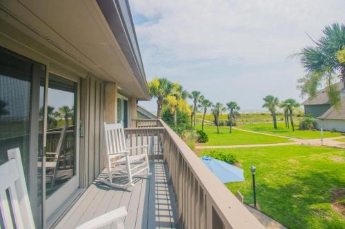 Saint Helena Island House | Steps to the Beach! Resort Access & Golf Cart Included! Dog Friendly