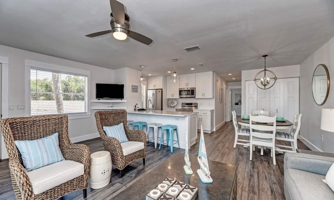 Holmes Beach House | Steps to the beach! PRIVATE HEATED POOL w covered lanai. Central location.