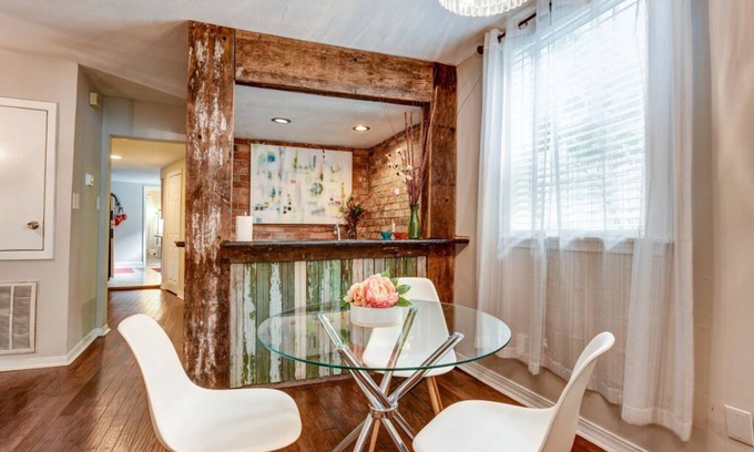 Faubourg Marigny Apartment | Steps to the French Quarter and Frenchman St spacious @1000sf Marigny
