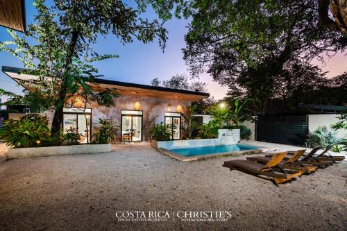Playa Grande Apartment | Steps to the Main Surf Break - Casita 1 Dos Hijas