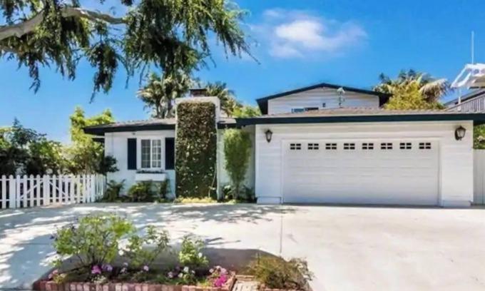 Carlsbad House | Steps to the Ocean+Village Beach Home w Hot Tub 🏖