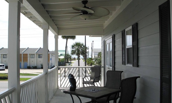 Bel Air House | 🏖️Steps to the Beach | Free Parking | Community Pool | Seaview Village #8🏖️