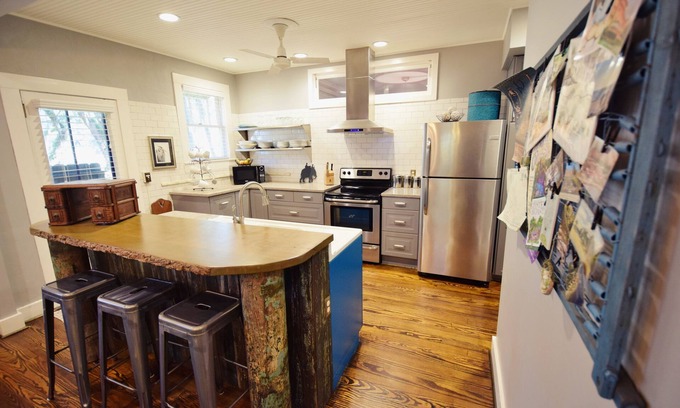 Saint Simons Island House | Steps to Village! 2BR, 2BA, Sleeps 6, Beach Gear
