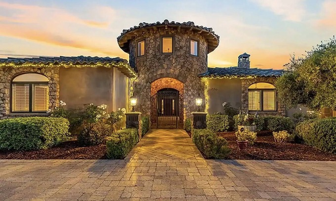 Temecula House | Steps to Wilson Creek! Stunning Tuscan-inspired Estate