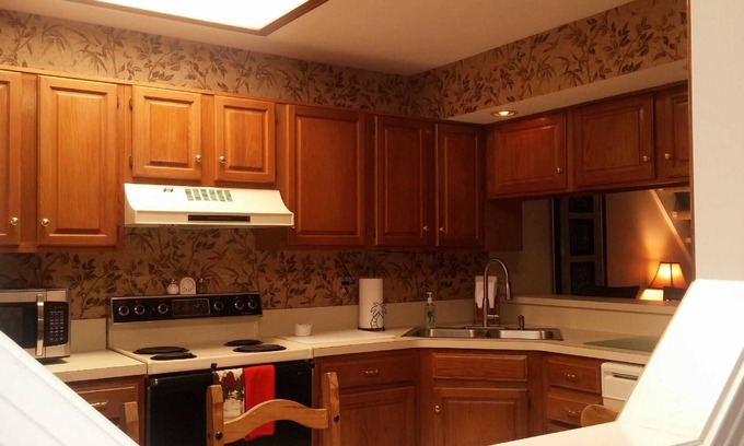 Southside Condo | STERILIZED Condo Central to Everything in Jacksonville Florida