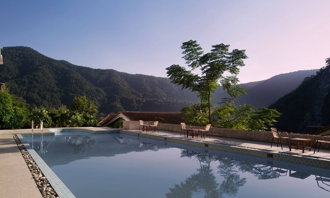 Jakh Hotel | Sterling Corbett