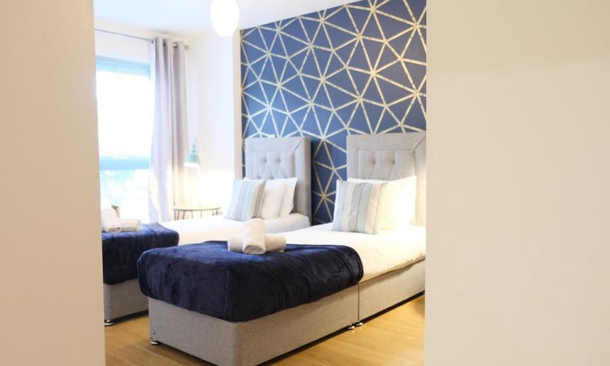 Stevenage Apartment | Stevenage New Town - Free Secure Parking by Comfy Workers