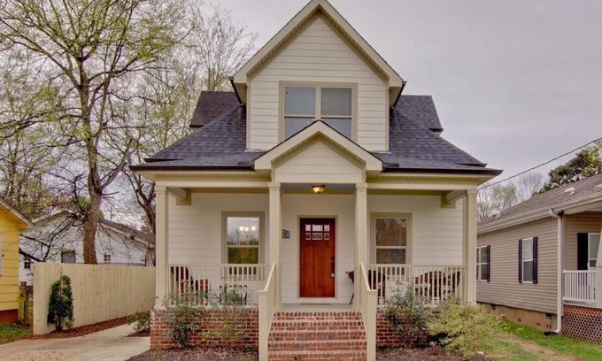 Huntsville House | "Stevens Reserve" Luxury Home Sleeps 8 in Downtown Huntsville