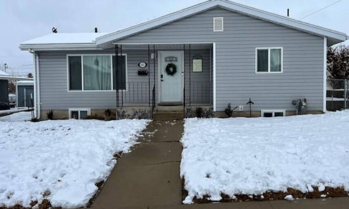 Price House | Stevie's Place - Big Home w/King Beds + Fast Wi-Fi