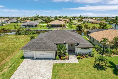 Pelican Villa | Still Waters SW Cape - waterfront private home locally owned & managed, fair & honest pricing