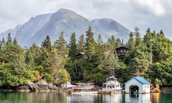 Halibut Cove Resort | Stillpoint Lodge - All-Inclusive