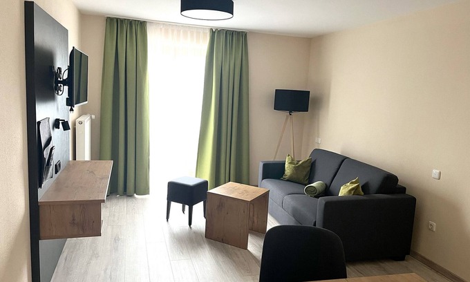 Traunstein Apartment | Stilvolle Ferienwohnung Rauschberg, 39qm, Balkon, Bergblick