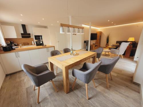 Floha Apartment | Stilvolle Fewo Vogelnest, barrierefrei, Smart-TV, Parkplatz