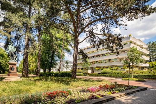 Center Apartment | Stilvolle Stadtoase, 116 qm, Parkblick, Wassernah, Parkplatz