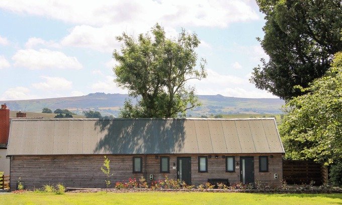 Bromlow Cottage | STIPER VIEW BARN 1, family friendly, with a garden in Gravels Bank
