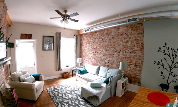 Southwest Garden Apartment | StL's ‘The Hill' NBHD. Famous for all things Italian. Cozy & clean 2nd fl apt.