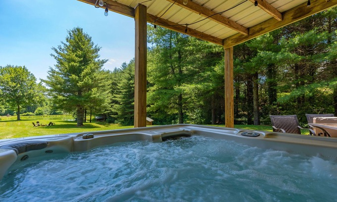 Ennice Cabin | Stocked Fishing Pond + Private + Hot Tub + Game Room!