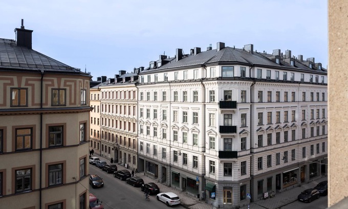 Norrmalm Apartment | Stockholm Loft Haven 3 Beds in a 1-Bedroom Gem