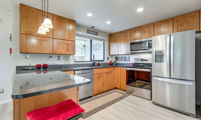 Stockton House | Stockton Vacation Rental Near Arena + Hospitals!