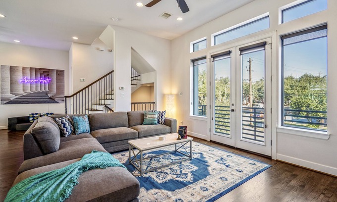 East Downtown Houston Apartment | Stoic Sanctuary @ East Downtown