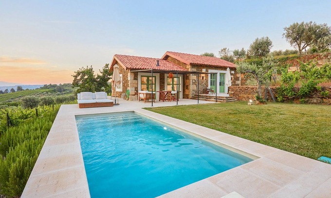 Armamar Villa | Stone and Wine Villa