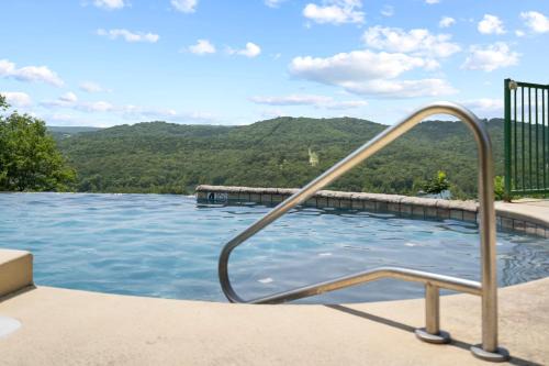 Indian Point House | Stone Cliff Relaxation with Resort Amenities