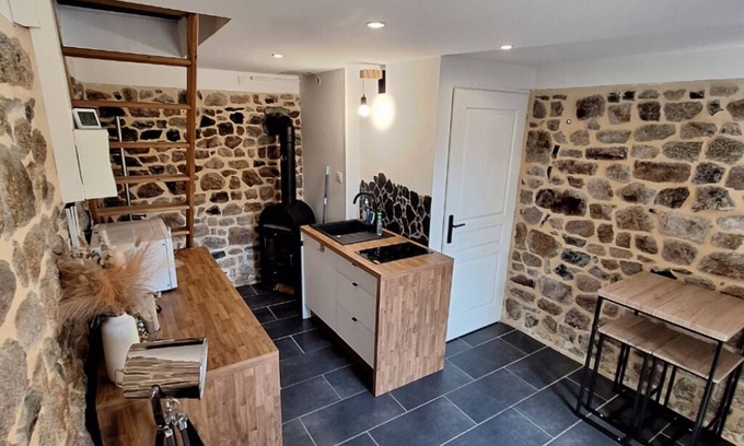 Roz-sur-Couesnon House | Stone cottage with private garden, in a quiet location, on the Mont-Saint-Michel bay