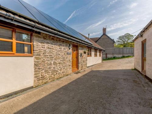 Bromlow House | Stone Cottage