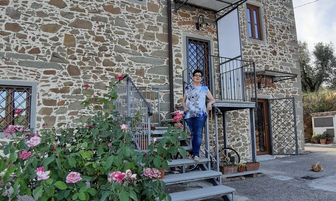 Vitolini House | stone farmhouse immersed in an olive grove owned