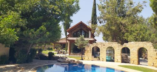 Ypsonas Villa | Stone Garden Oasis Cottage
