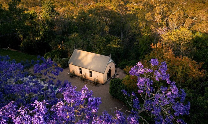 Ebenezer House | Stone Guest House Ebenezer - our historic property awaits your imagination.