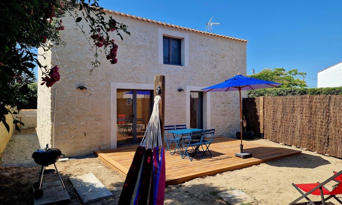 La Gueriniere House | Stone house, Ile de Noirmoutier, fully restored, 200m from the sea