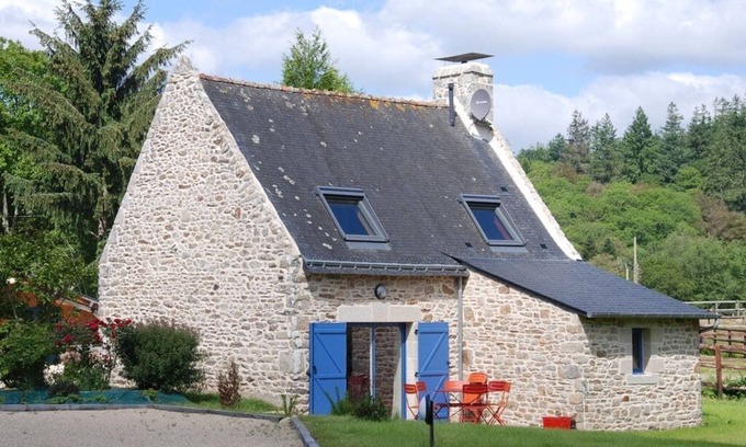 Coatroual House | Stone house on a country estate!