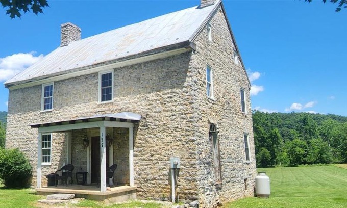 Luray House | Stone House