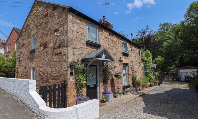 Pontblyddyn Cottage | STONE HOUSES, pet friendly, character holiday cottage in Pontblyddyn