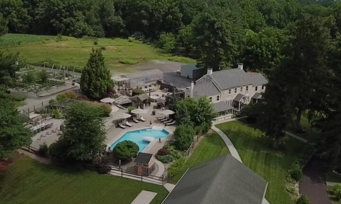 Finesville House | Stone Manor Estate Private pool hot tub, full bar, gym, game room movie theater