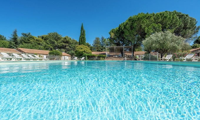 La Roque-sur-Pernes Condo | Stone mas in residence with pool