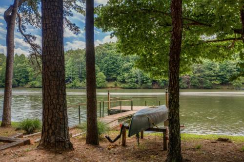 Cherokee House | Stone Mountain Lodge W Mountain Views Fireplace
