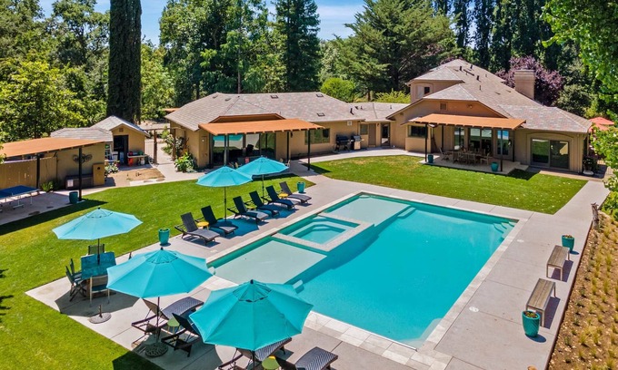 Acampo Villa | Stone River Retreat, Spa, Pool, Private, 6 Rms