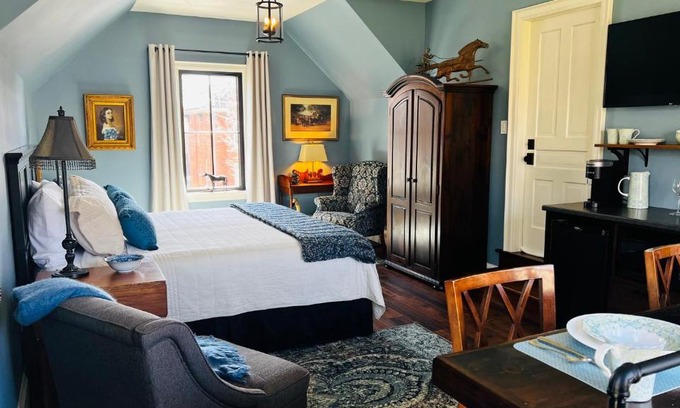 Stratford House | Stone's Throw Stratford